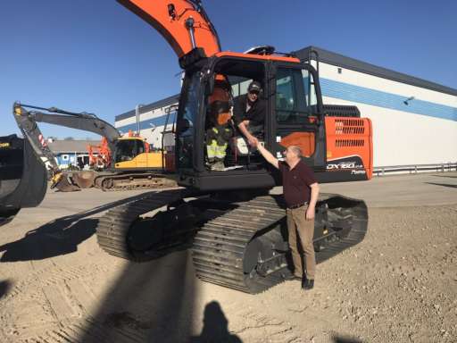 LEVERANS AV DOOSAN DX160LC HT-5 TILL NÖJD KUND!