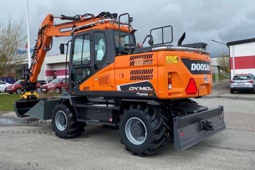 LEVERANS AV DOOSAN DX140W-5 TILL JÖNSSON SCHAKT I SKÅNE!