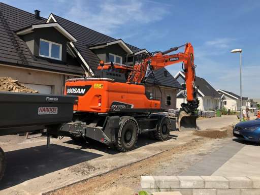 LEVERANS AV DOOSAN DX170W-5 TILL JG MARK OCH ENTREPRENAD!