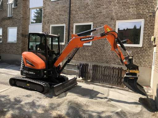 LEVERANSEN AV DOOSAN DX35Z TILL JJ STENSÄTTNING I TYRINGE!