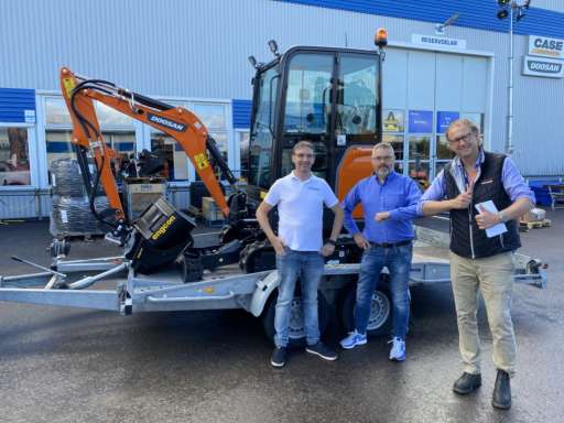 LEVERANS AV DOOSAN DX19 FRÅN VÅR ANLÄGGNING I LINKÖPING TILL BONNORPEN AB!