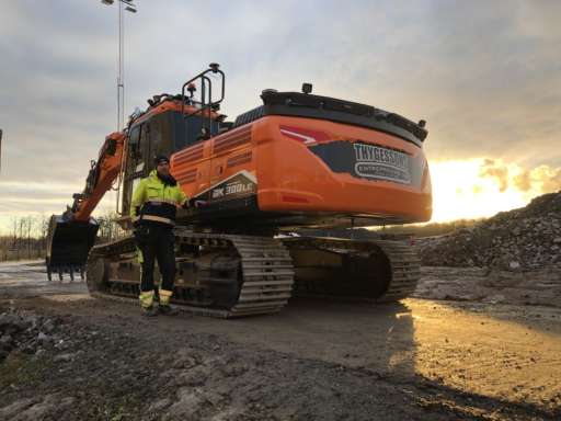 LEVERANS AV DOOSAN DX300LC-7 TILL THYGESSONS ENTREPRENAD AB!