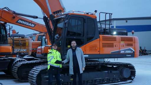 LEVERANS AV DOOSAN DX300LC-7 LÅNGGRÄVARE!