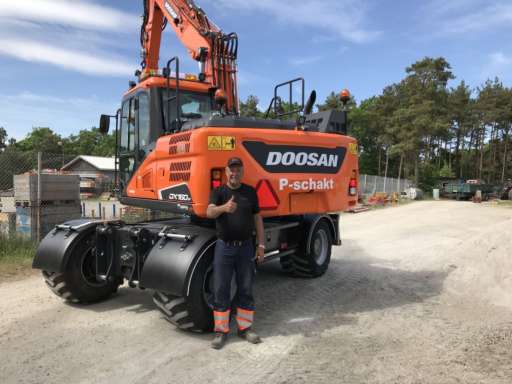 LEVERANS AV DOOSAN DX160W-5 TILL NÖJD KUND!