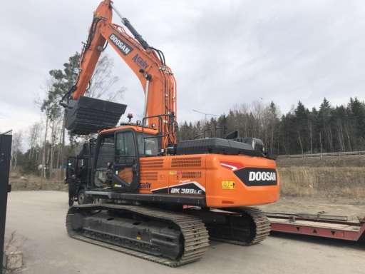 LEVERANS AV DOOSAN DX300LC-7 TILL STOCKHOLMS KUND!