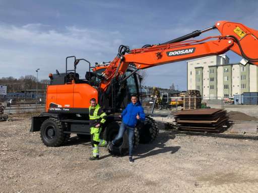 LEVERANS AV DOOSAN DX165W-5 TILL JIMMYS MARK- & FASTIGHETSSERVICE AB!